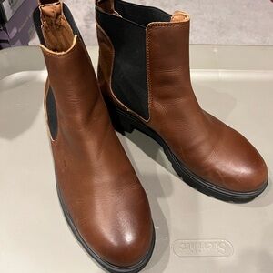 Enzo Tesoro Women’s Brown and Black Chelsea Ankle Boots. Size 9.5